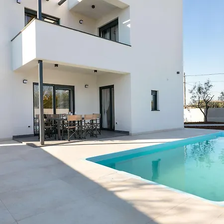 Gali With Pool Near Pula Villa *